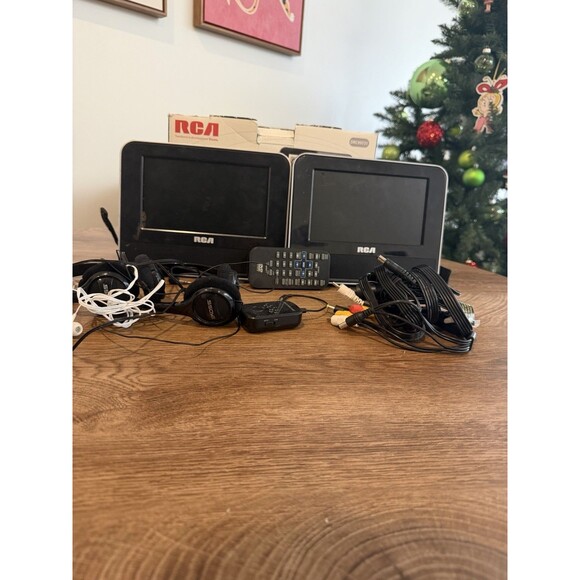 RCA 7” Dual Screen Mobile DVD System Headrest Mounting Kit And Remote Control - Picture 3 of 4